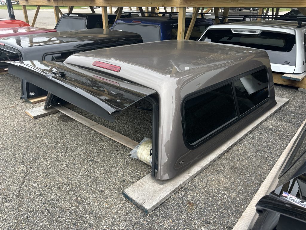 2021+ Ford F150 5.5’ Snugtop Truck Cap – Stone Gray