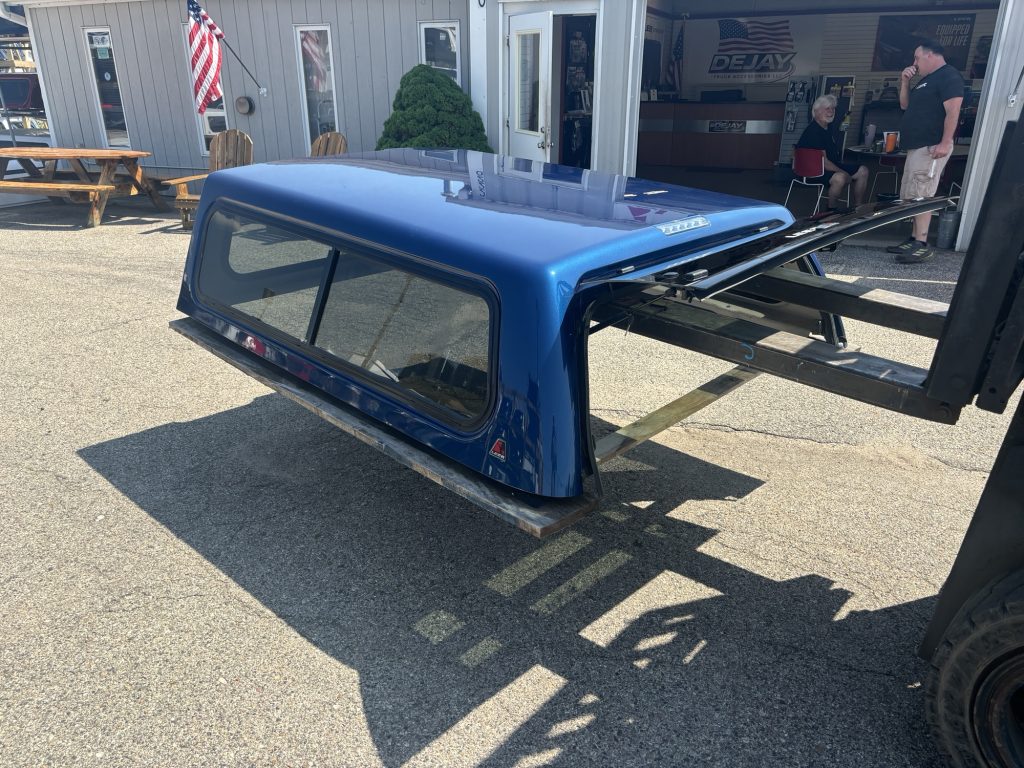 14-18 Chev/GMC 6.5’ Leer 100XR – Royal Blue