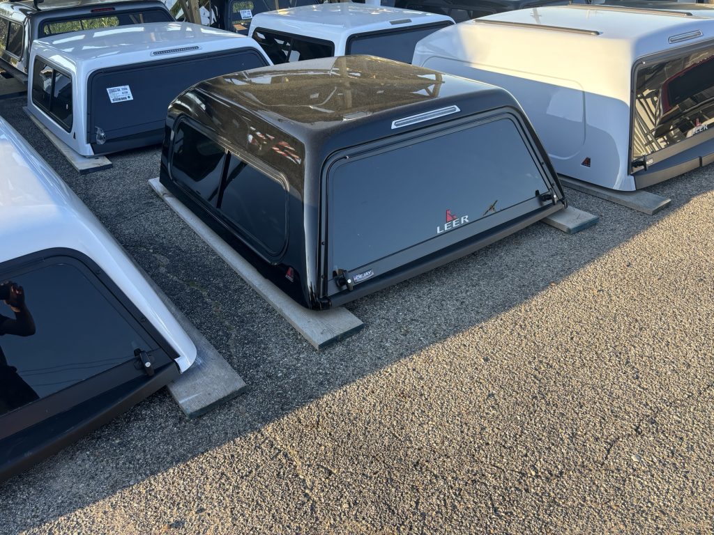 2016-2023 Toyota Tacoma Double Cab 5’2” Leer 180 Truck Cap