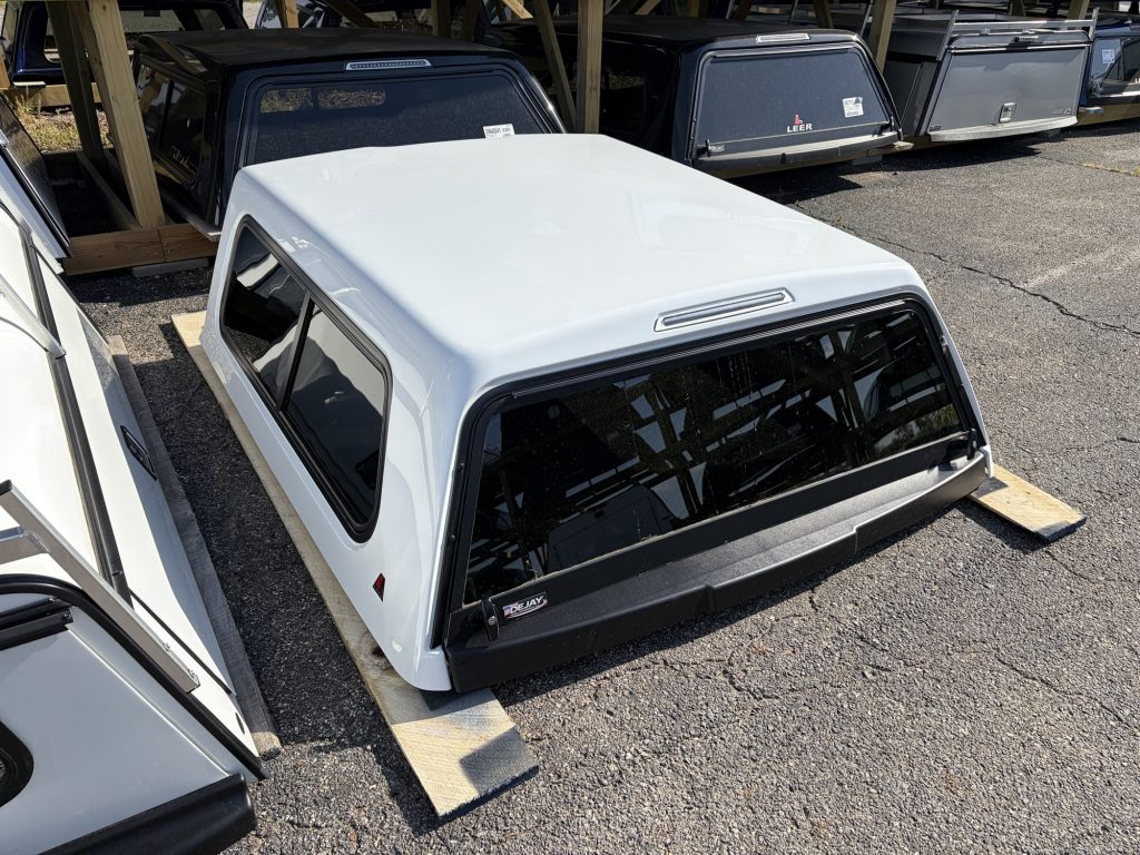2021+ Ford F150 5.5’ Leer 100R in White