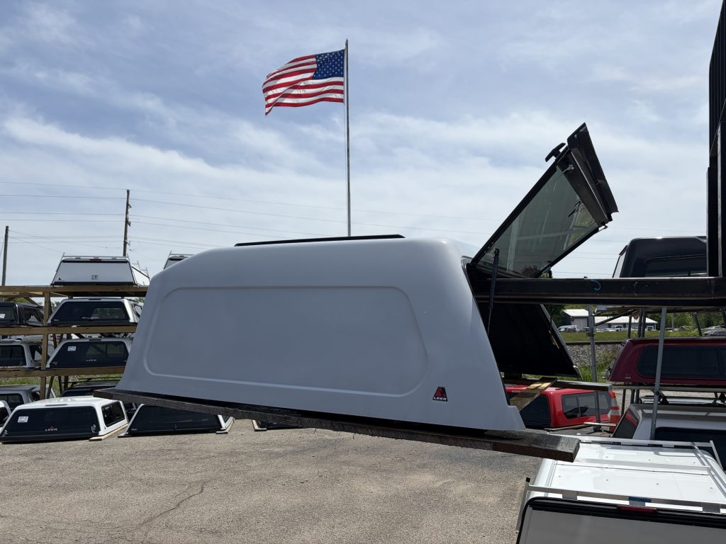 2021+ Ford F150 5.5’ Leer 180 in Space White
