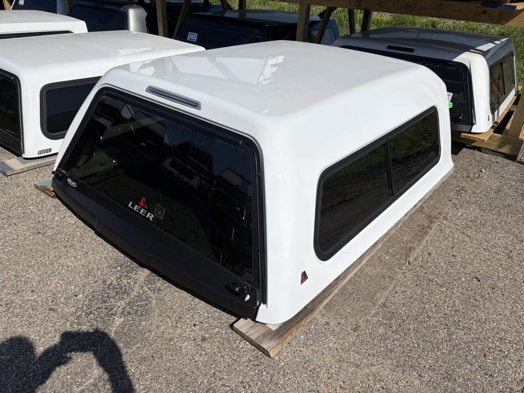 2023+ Ford Superduty Short Bed Leer 180 – White