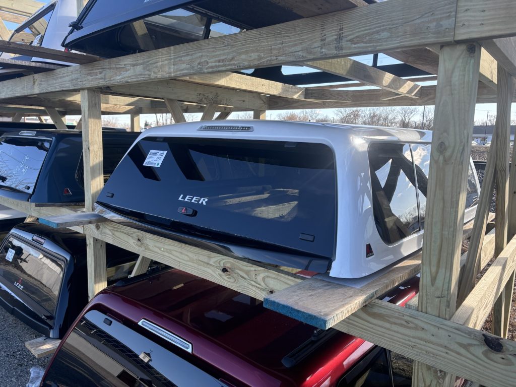 2019+ Ram 1500 6’4″ Leer 100XL in Ivory Pearl