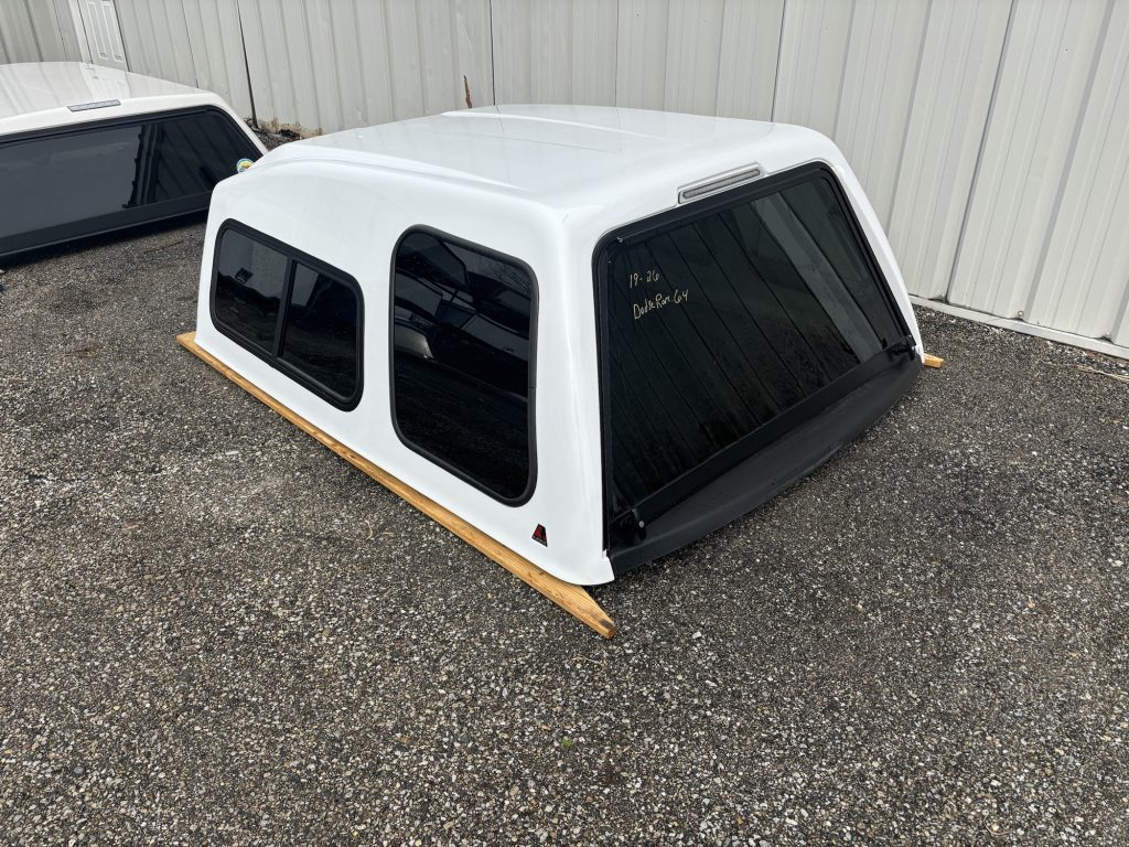 2019+ Ram 1500 6’4” Leer 122 in White