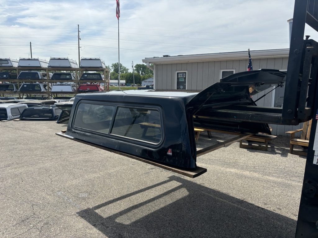 2021+ Ford F150 6.5’ Leer 100XR – Black