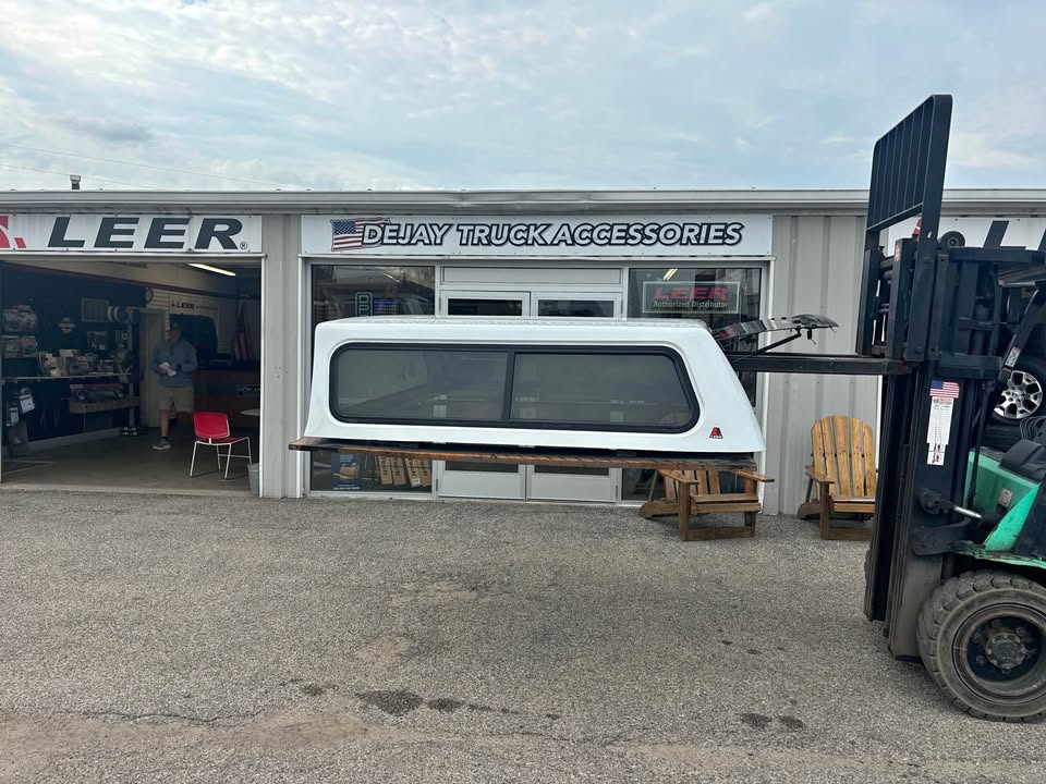2014-2018 Chev/GMC 6.5’ Leer 100XR – White Truck Cap