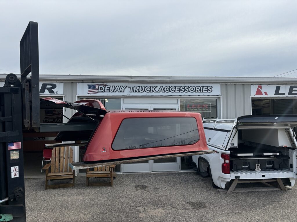 2021+ Ford F150 5.5’ Leer 100XQ Sport
