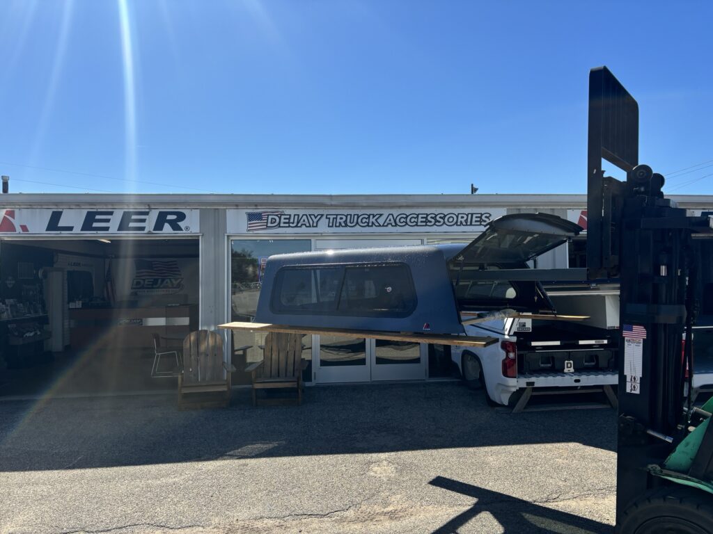 2021+ Ford F150 5’6″ New Leer 100S