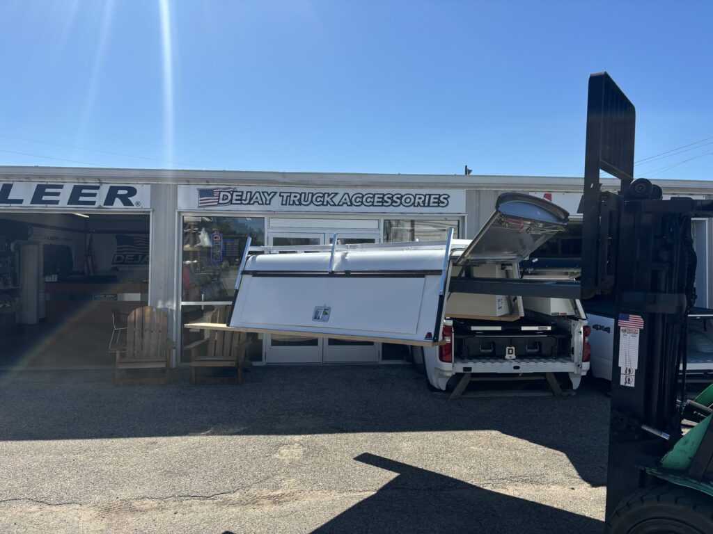 2019+ Chev/GMC 1500 5’8″ New Leer DCC