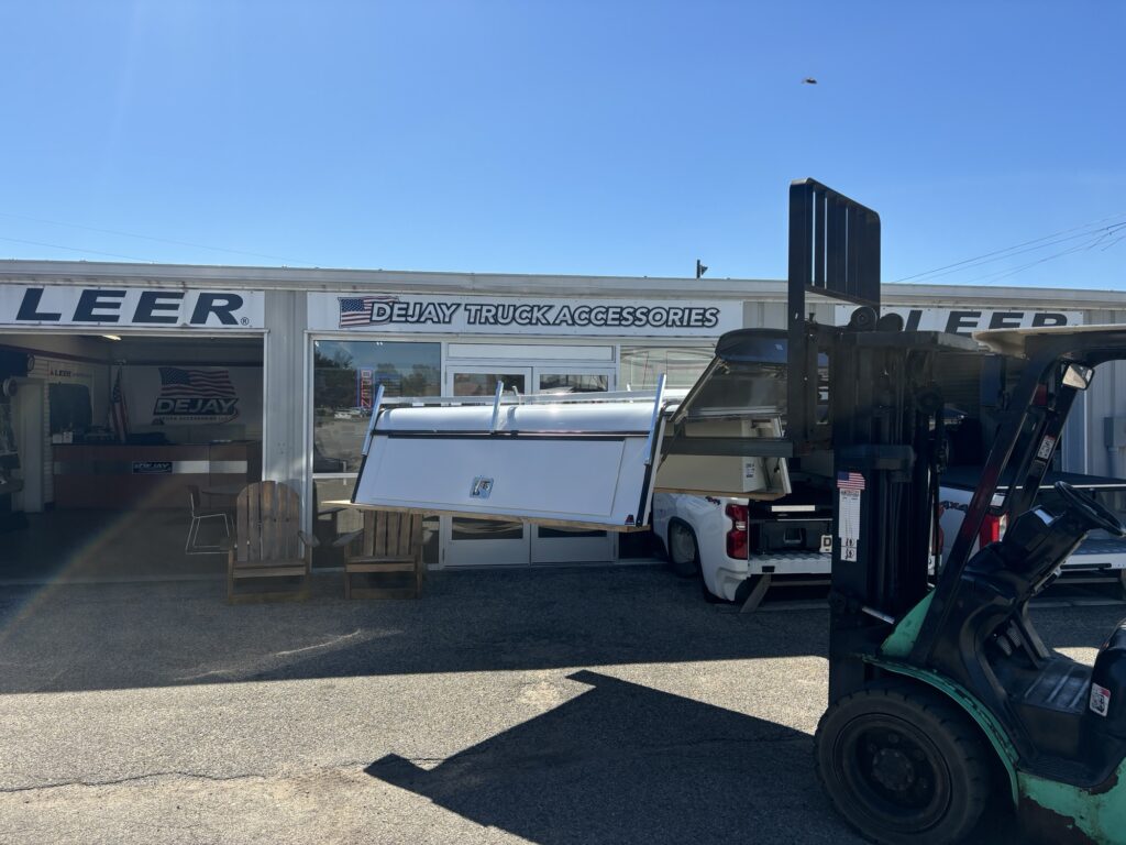 2019+ Chev/GMC 1500 6’5 New Leer DCC