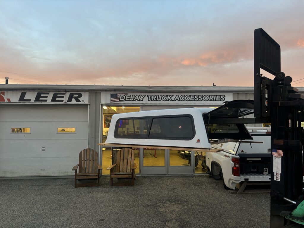 2021+ Ford F150 6’5″ New Leer 100S