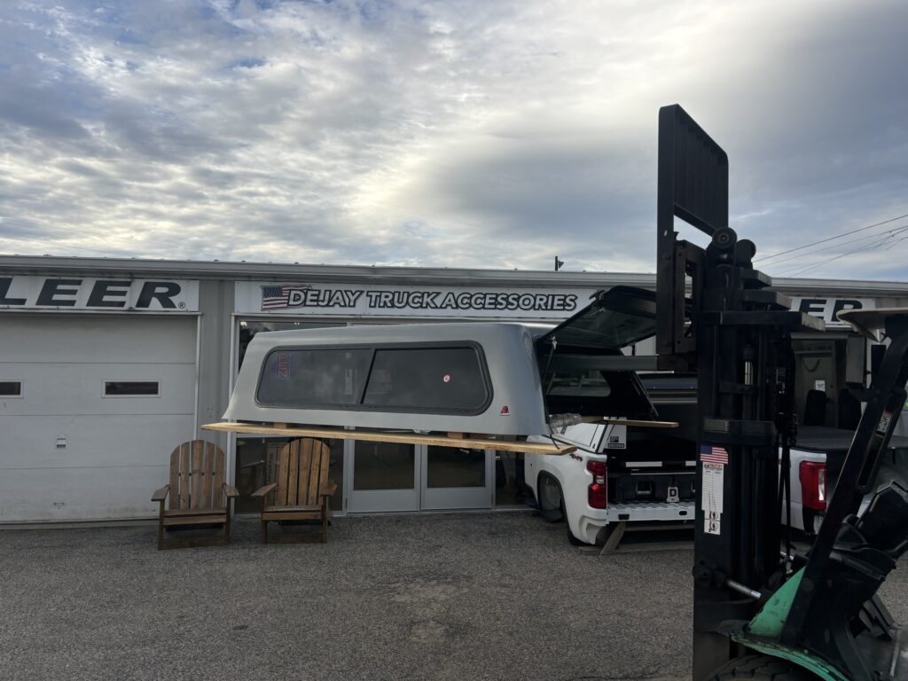 20+ Chev Silverado HD Short Bed New Leer 100S