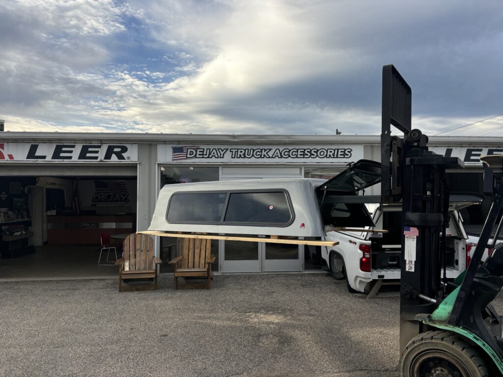 2020+ GMC Sierra HD Short Bed New Leer 100S