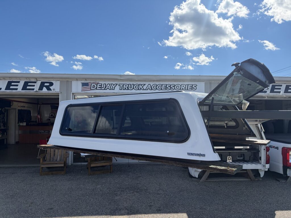2021+ Ford F150 6.5’ Venturous Ozark Truck Cap in Star White