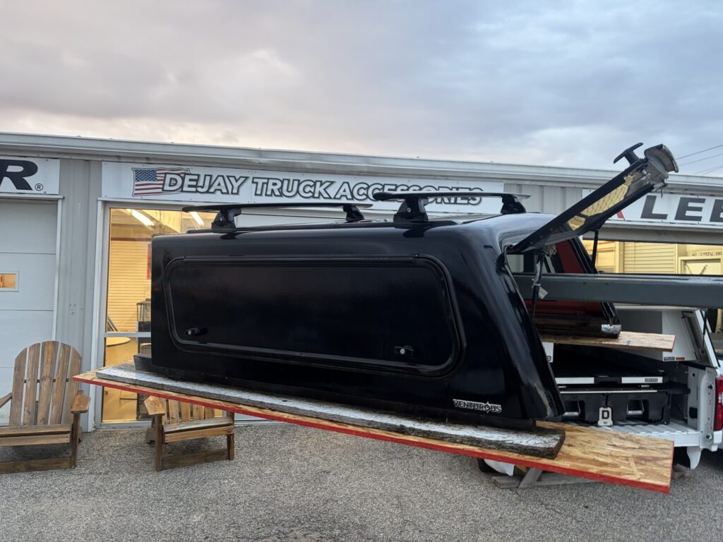 2020+ Jeep Gladiator Venturous Ozark Truck Cap in Matte Black