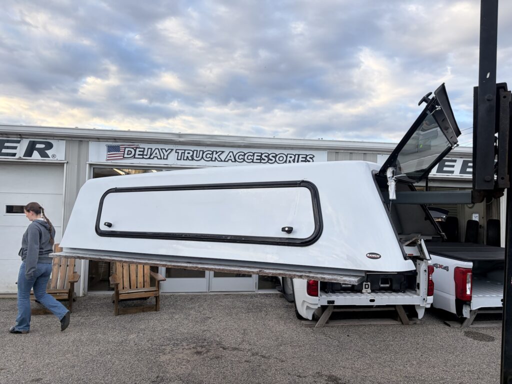2020+ GMC Sierra HD 8’ Ranch Sierra Truck Cap in White
