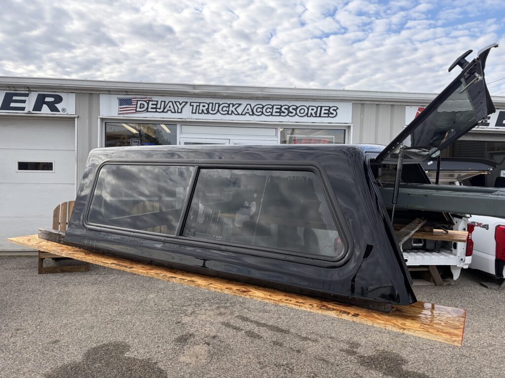 2022+ Toyota Tundra 5.5’ Ranch Echo Truck Cap in Black